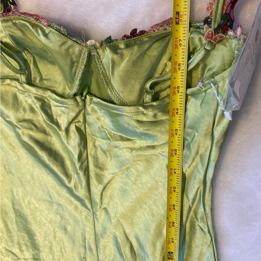 NWT Realtix Elegant Green Satin Dress - Picture 13 of 13